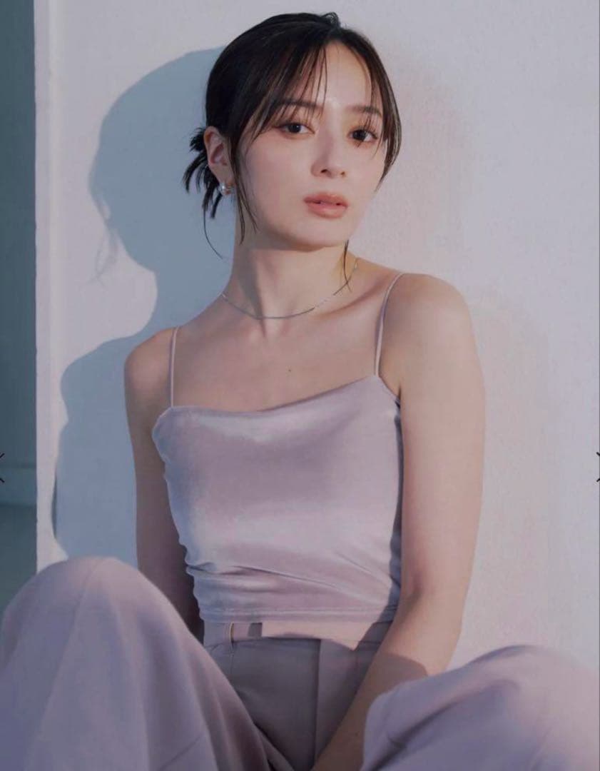 anuansカップインベロアショートキャミソール ICE GREY