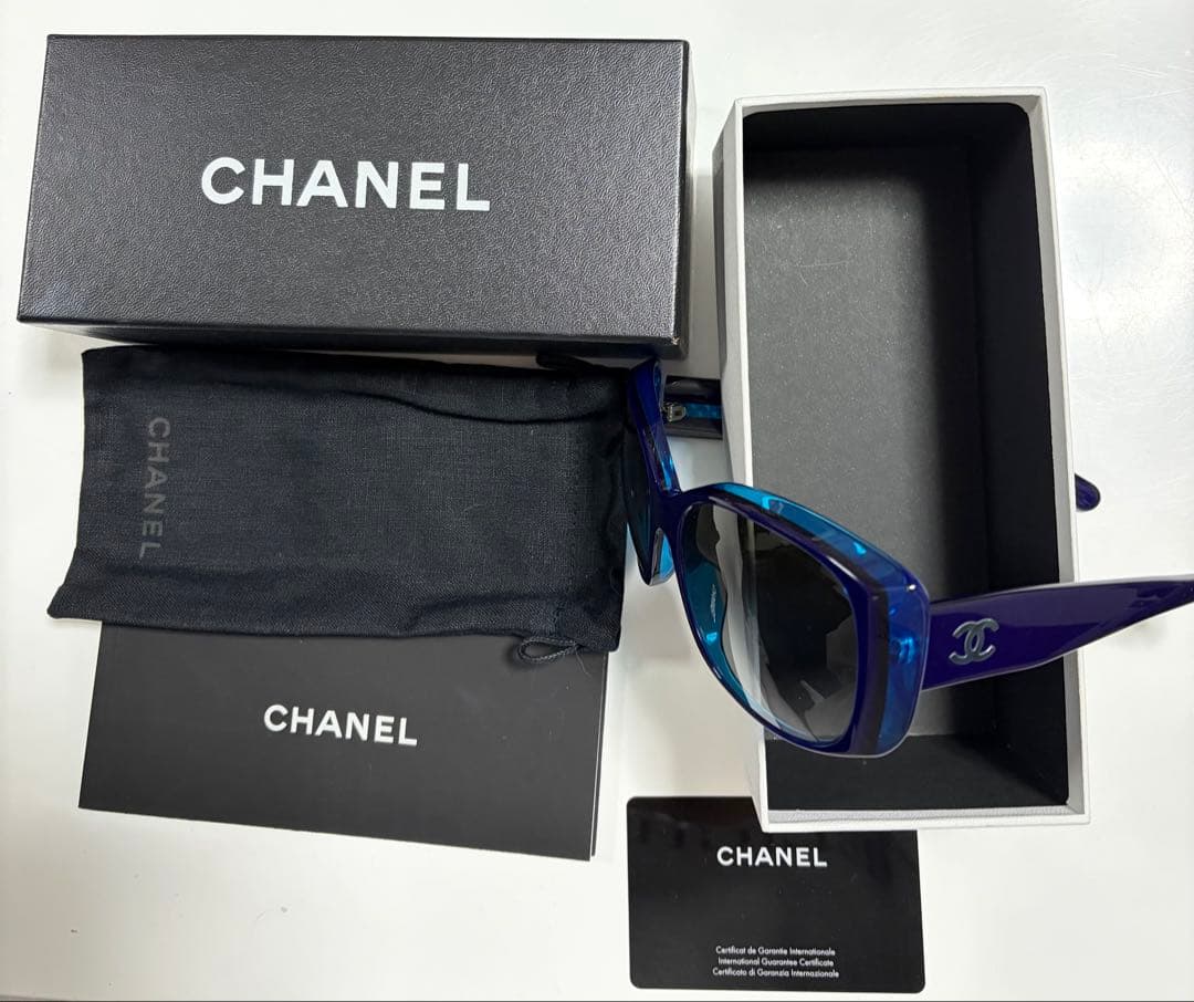 CHANEL ブルー サングラス ケース付き