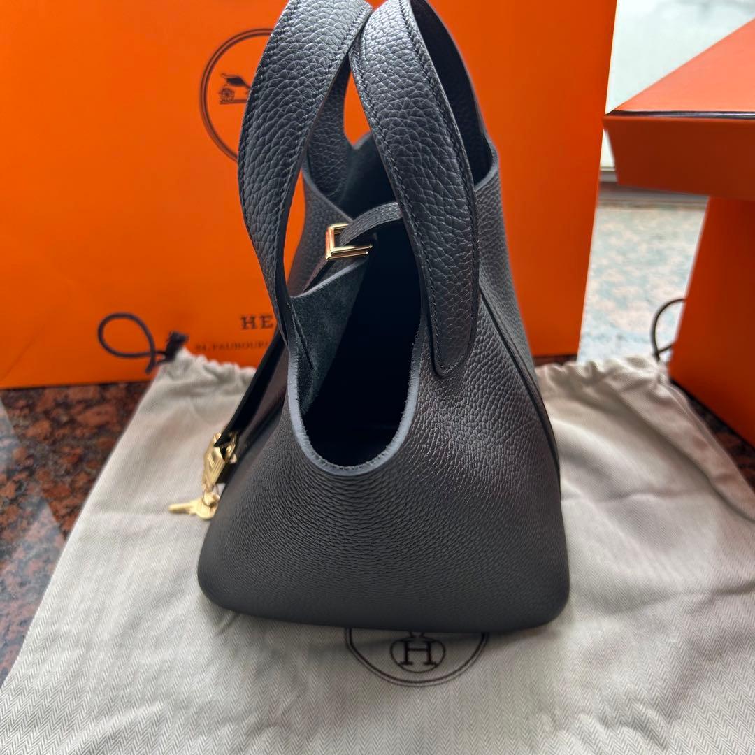 黒レザートートバッグ ゴールド金具付き