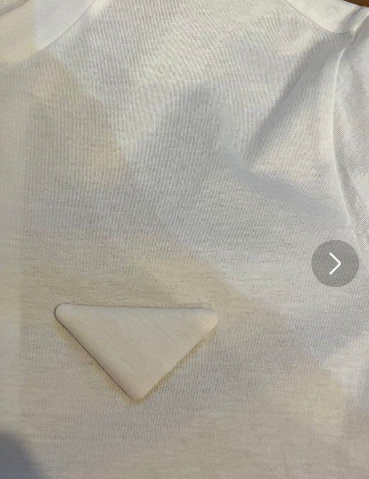 【美品】　PRADA エンブレム Tシャツ