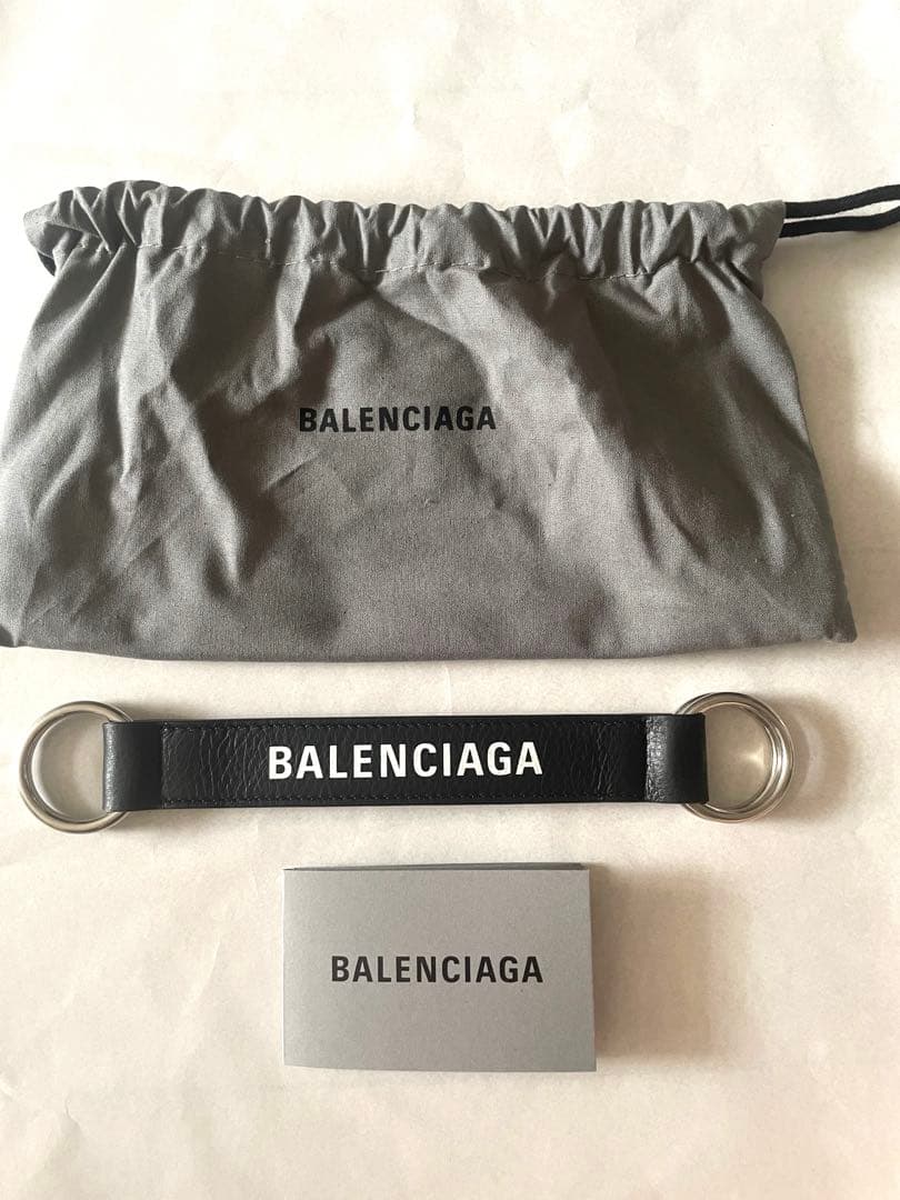 23時までお値引き⭐︎新品未使用バレンシアガ ロゴプリントレザーキーホルダー