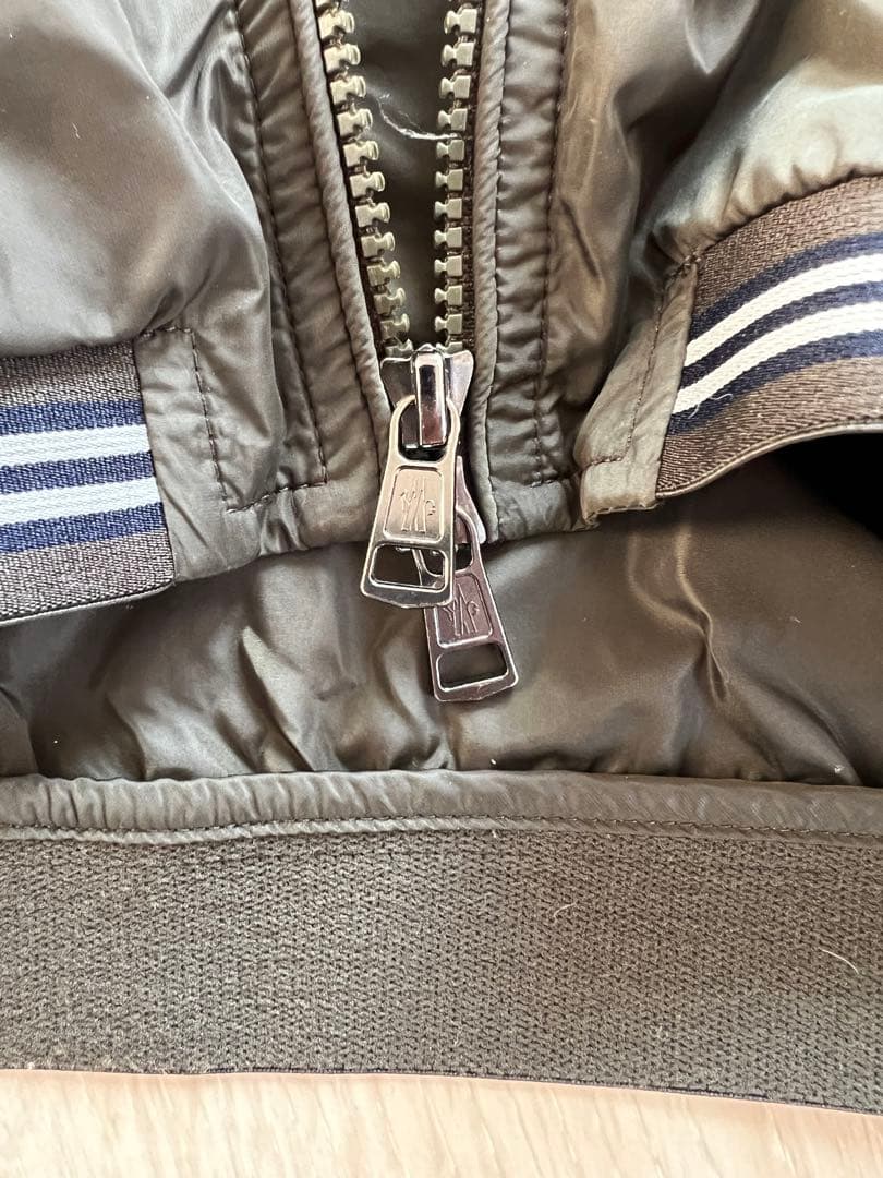 MONCLER フード付きナイロンジャケット オリーブ　サイズ2