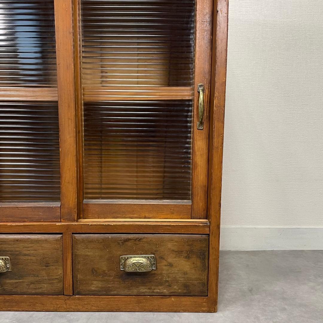 ヴィンテージ 木製本棚 モールガラス ガラスキャビネット 食器棚 古家具 収納