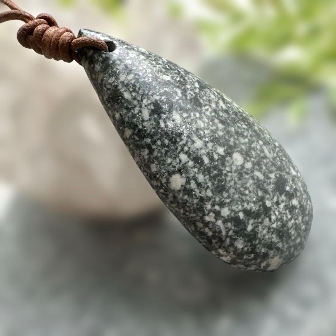 遠野霊石　雫型勾玉　感涙　喜び感動の涙　生きる活力と元気　幸せの涙