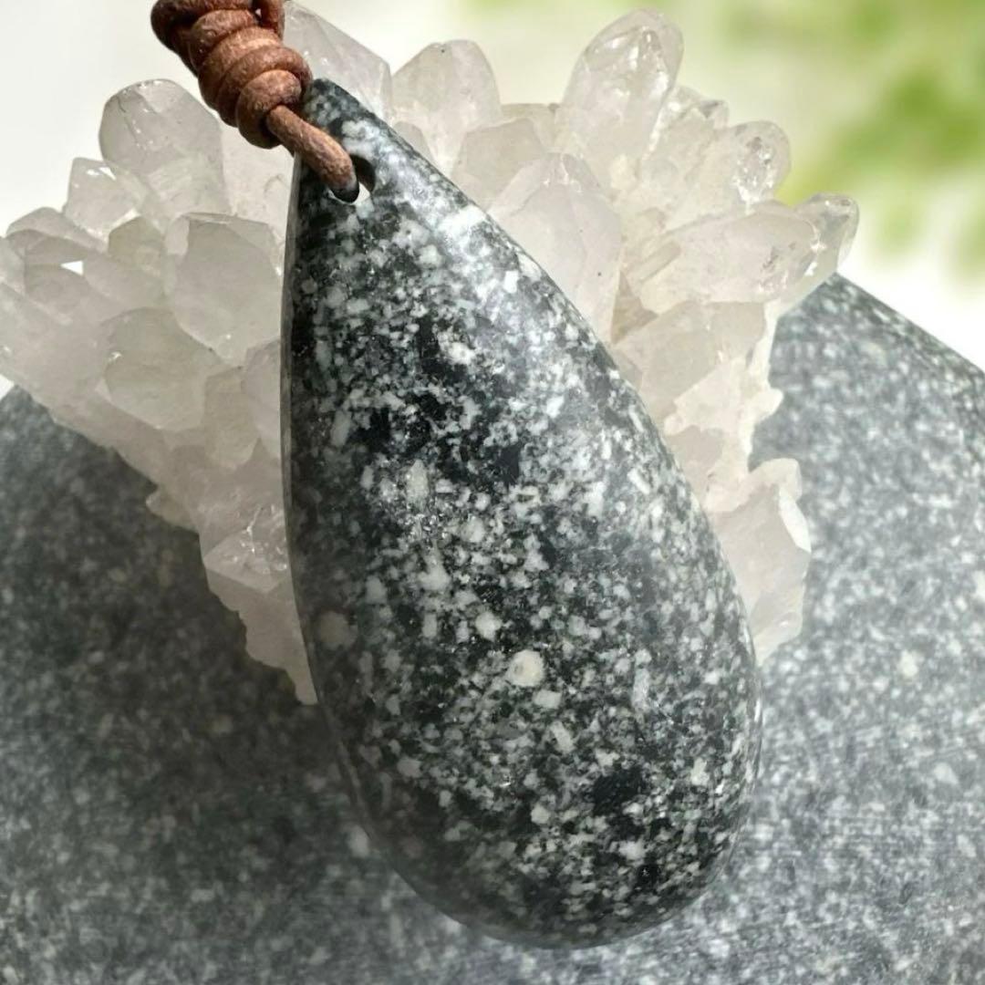 遠野霊石　雫型勾玉　感涙　喜び感動の涙　生きる活力と元気　幸せの涙