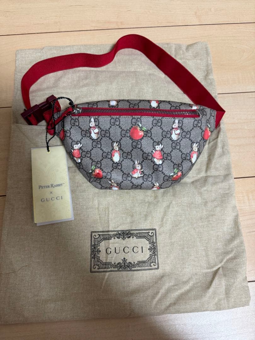 GUCCI ボディバッグ ウサギとリンゴ柄グッチ チルドレンズ ベルトバッグ新品