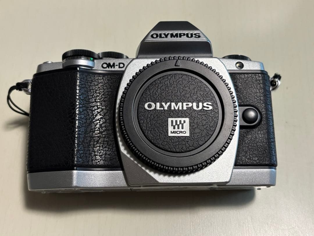 OLYMPUS OM-D E-M10 ミラーレス一眼ボディーのみ