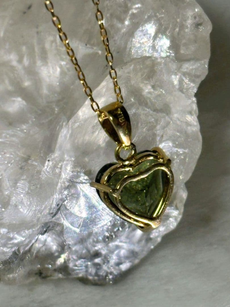 k18 モルダバイト ペンダントトップ 18金 ハート 隕石 チェーン無し