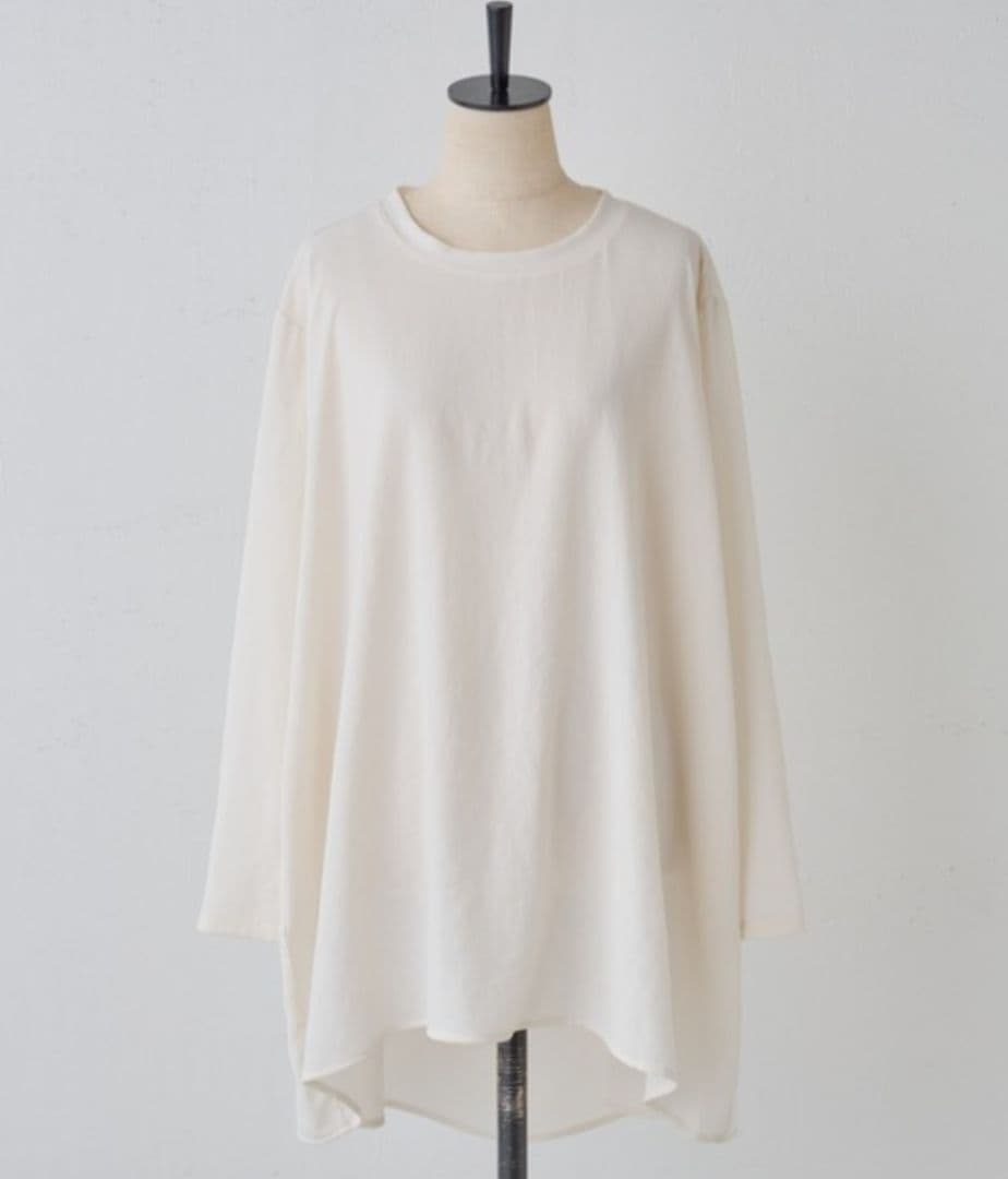 美品✨️BEARDSLEY ビアズリー　後ろドレープ Tブラウス アイボリー　白