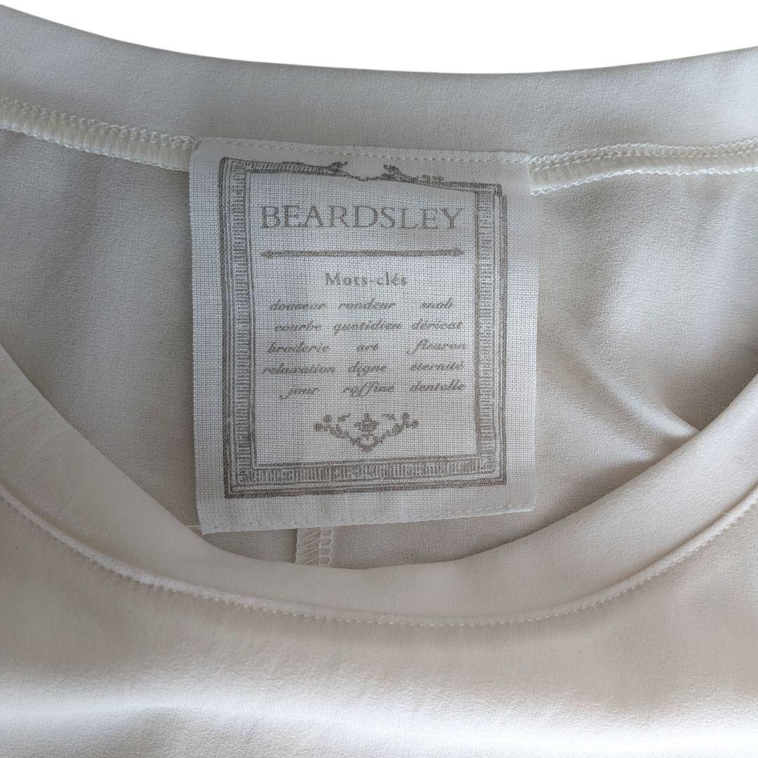 美品✨️BEARDSLEY ビアズリー　後ろドレープ Tブラウス アイボリー　白