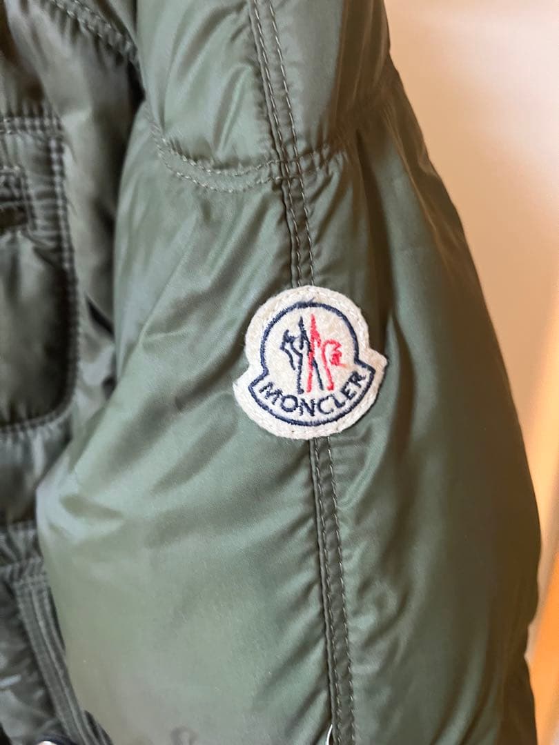Moncler オリーブグリーンダウンジャケット