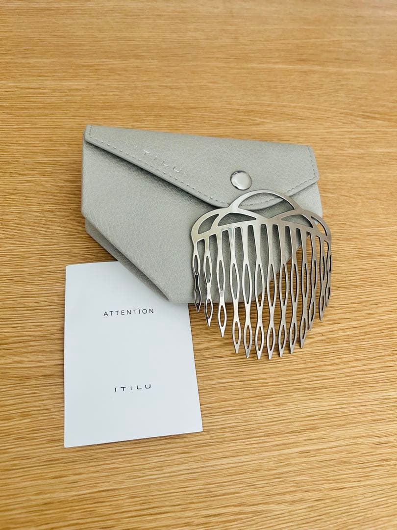 コンプレックスビズ コーム　ITiLU シルバー　収納ポーチ付き【値下げ】