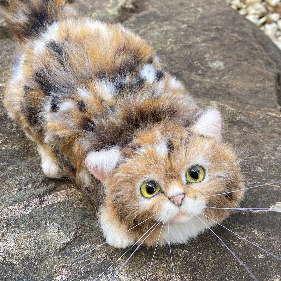 羊毛フェルト猫　全身　リアル可愛い三毛のサイベリアン
