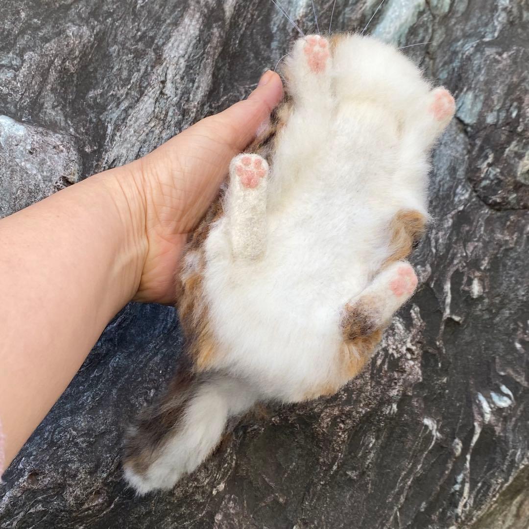 羊毛フェルト猫　全身　リアル可愛い三毛のサイベリアン