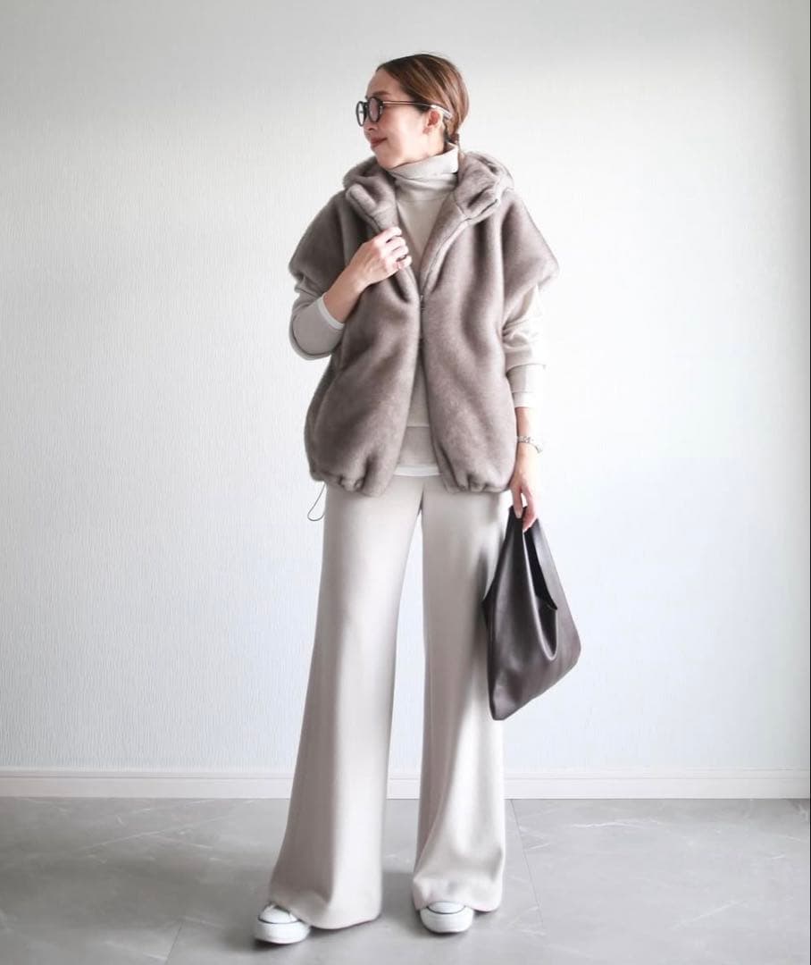 m*！様 新品未使用BÉTOUPE ECOPEL Furフーディーベスト