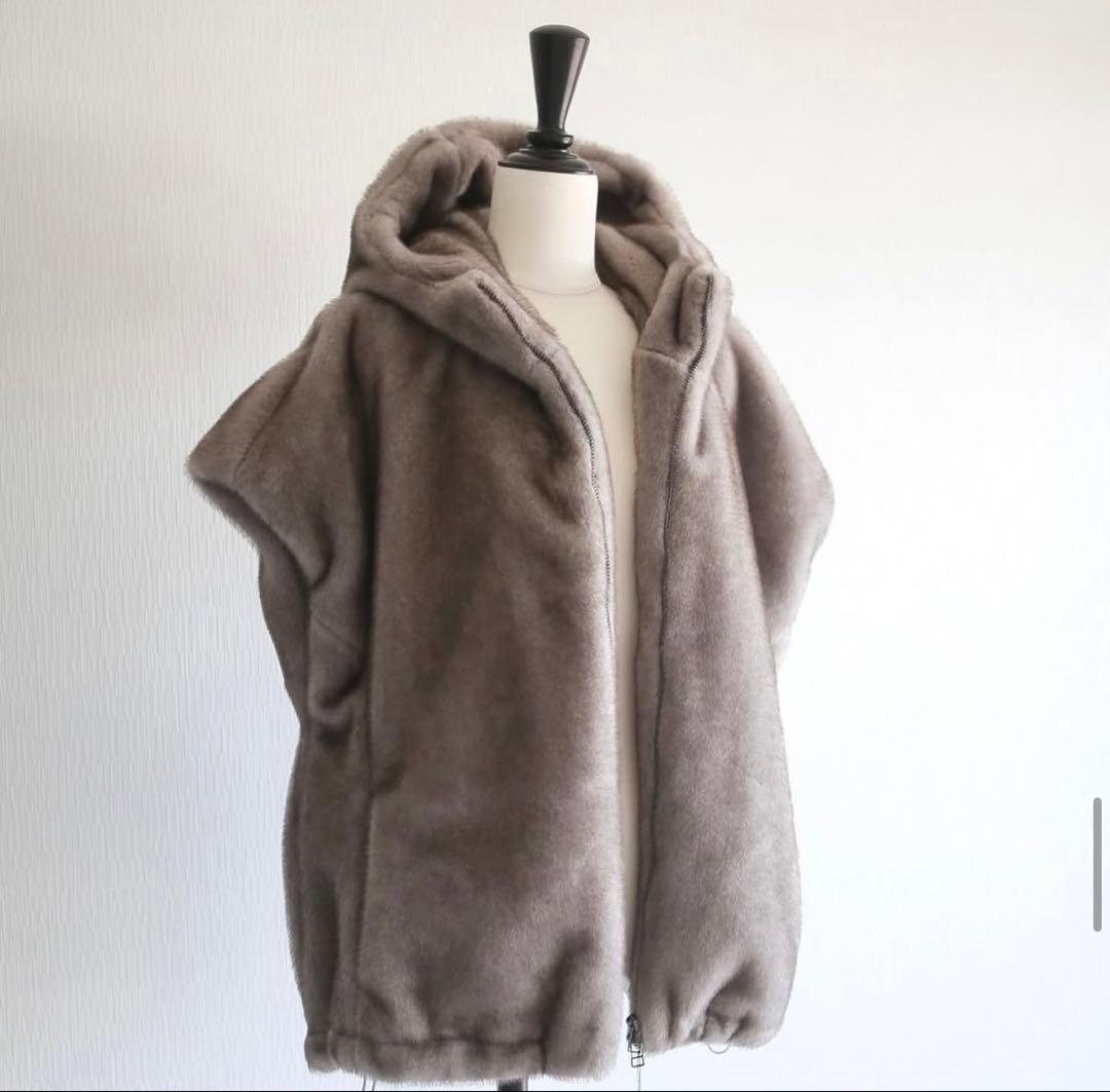 m*！様 新品未使用BÉTOUPE ECOPEL Furフーディーベスト