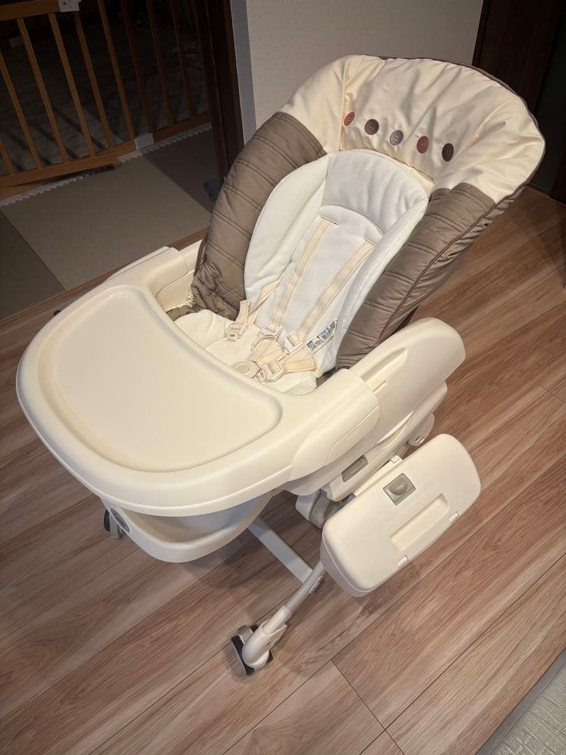 コンビ　電動ハイローチェア　ネムリラ　オートスウィング　エッグショック