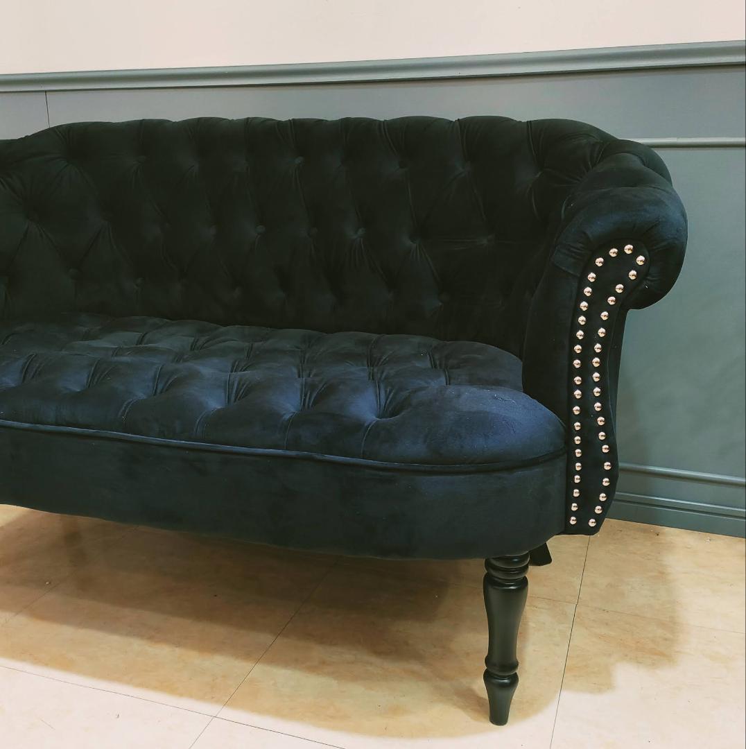 かわいい　２人掛けソファ　ブラック　アンティーク風　ゴスロリ　ボタン締め