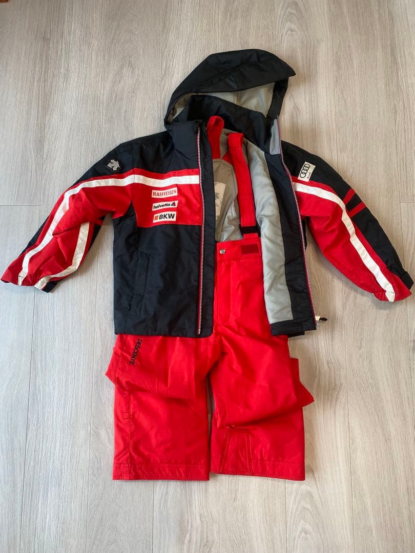 DESCENTE スキーウェア 子ども用 サイズ130cm 上下セット　黒/赤