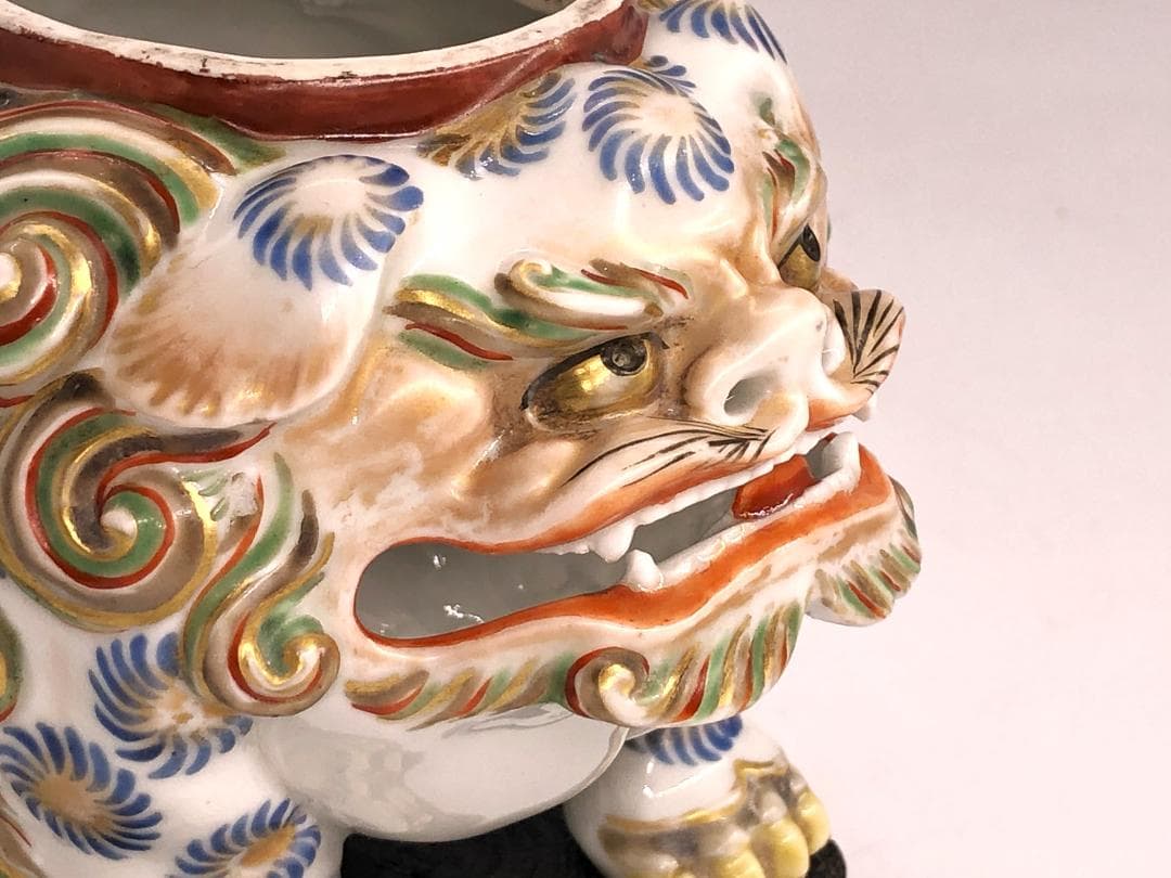 【 古陶磁 獅子香炉 】　白磁金彩色絵
