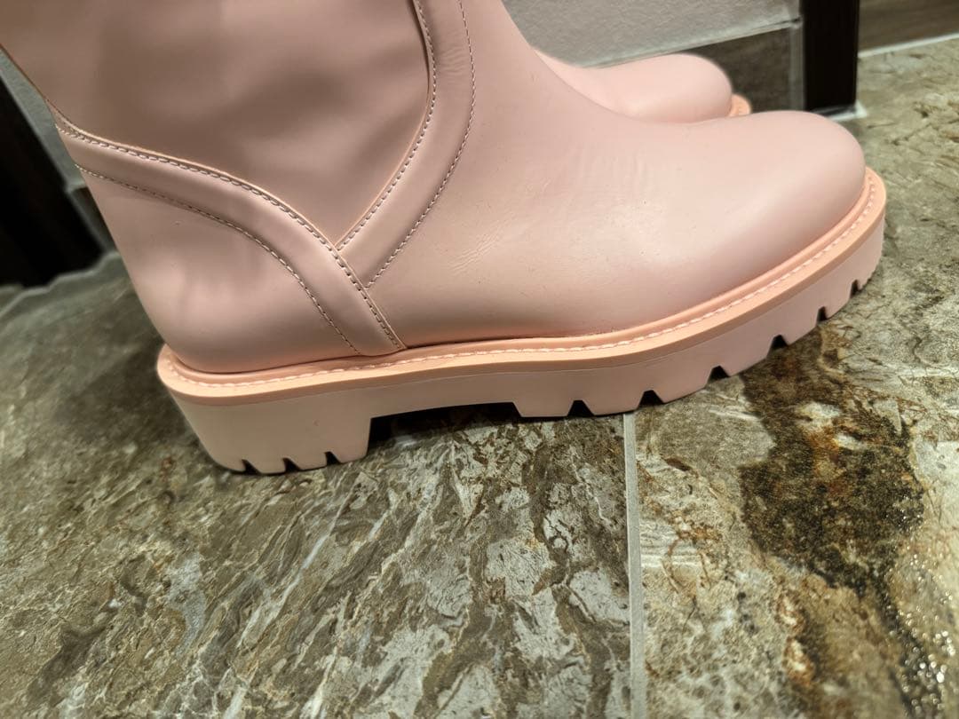 Louis Vuitton ピンク レインブーツ