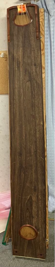 お琴です。箏曲部でのお家練習用に、良い音色です。