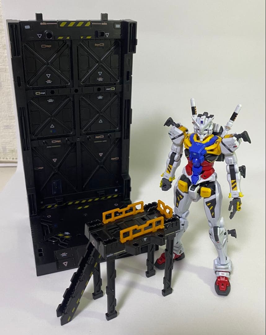 白いガンダム【組立済】ガンプラ！HG！ジオラマベース！階段ベース！セット！