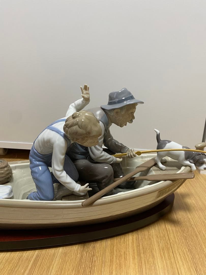 リヤドロLladroリアドロ陶器人形 置物ファミリーおじいちゃんと魚釣り-台座付
