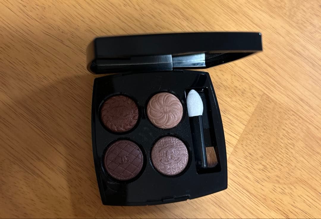 CHANEL レ キャトル オンブル　ブトン クチュール　219