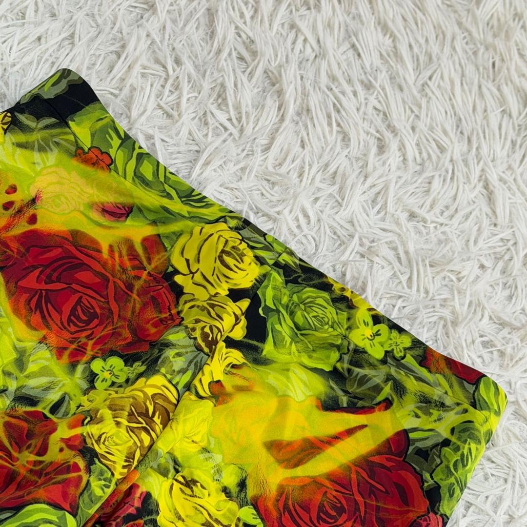 15570✨タグ付き✨ヴェルサーチ 花柄 薔薇 総柄 スパッツ レギンス M