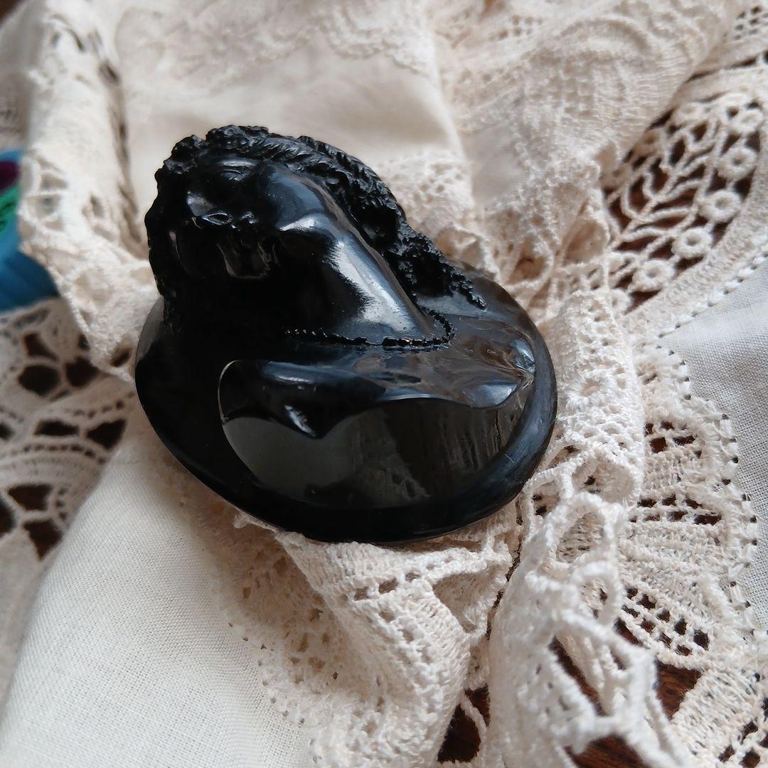 Vintage❗ブラック 彫刻 女性モチーフ ブローチ 女神 蚤の市