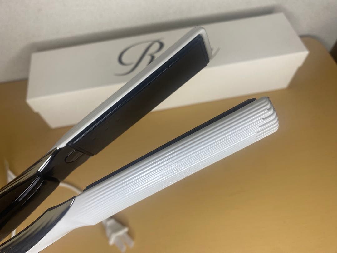 ✨ReFa BEAUTECH ストレートアイロン 2022年製