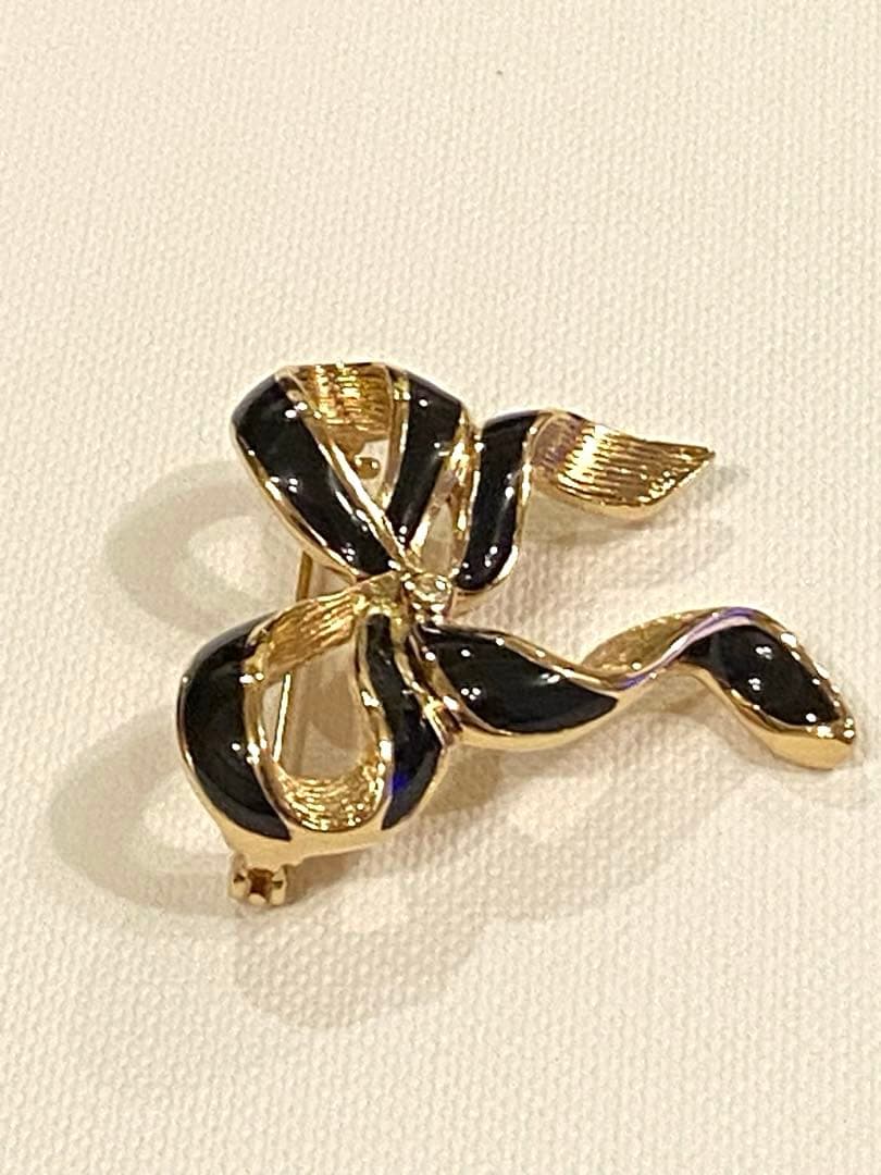 ✨正規品✨ Christian Dior ブローチ　ゴールド　ブラック　リボン型