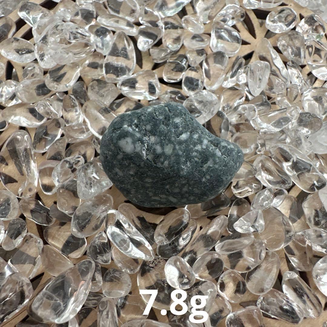 【自然の丸み 遠野霊石】 にぎり石6個｜6つそろって生まれるコロコロ波動