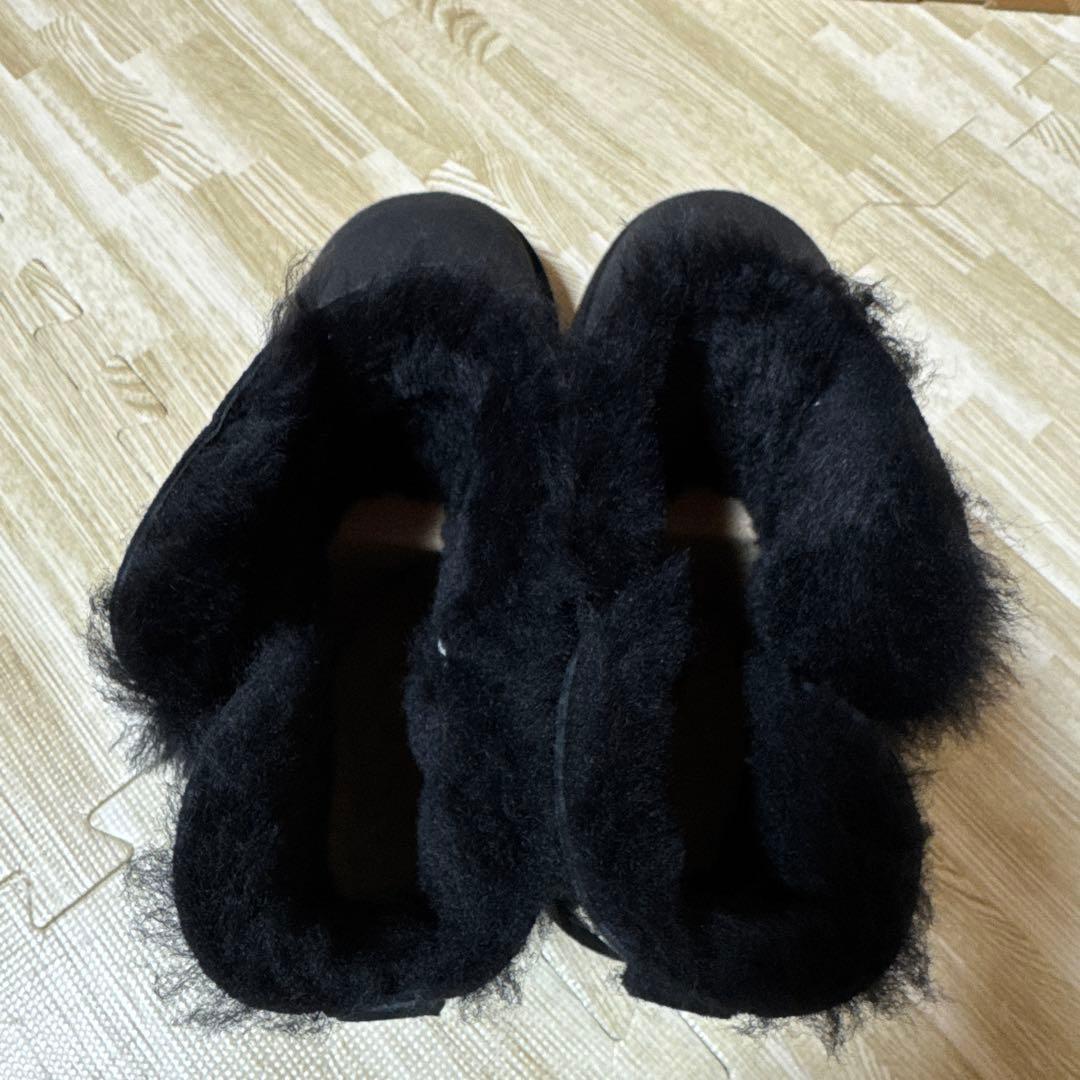 【新品級】UGG アグ　黒ムートンブーツスワロフスキー　◆みかりん◆