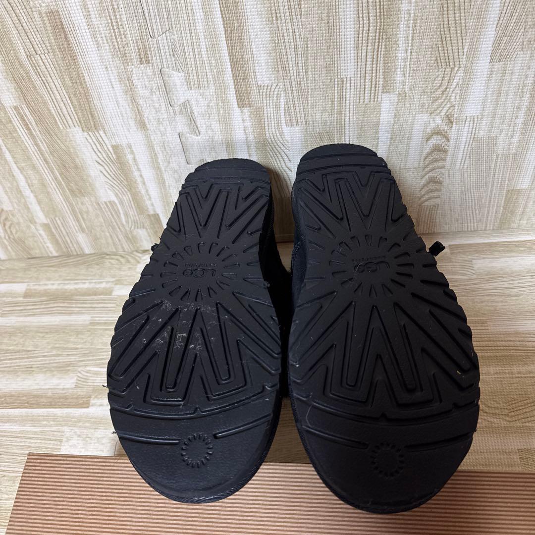 【新品級】UGG アグ　黒ムートンブーツスワロフスキー　◆みかりん◆
