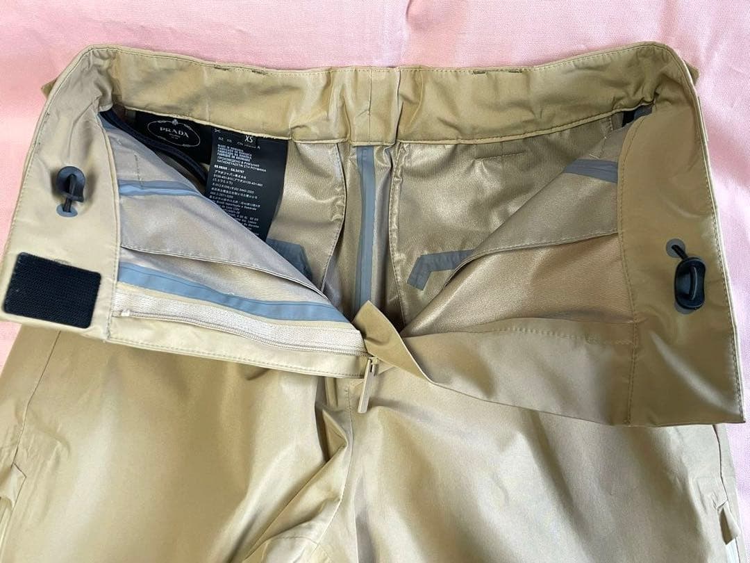 出品終了間近プラダ リネアロッサ ベージュハーフパンツXS男女兼用プラダスポーツ