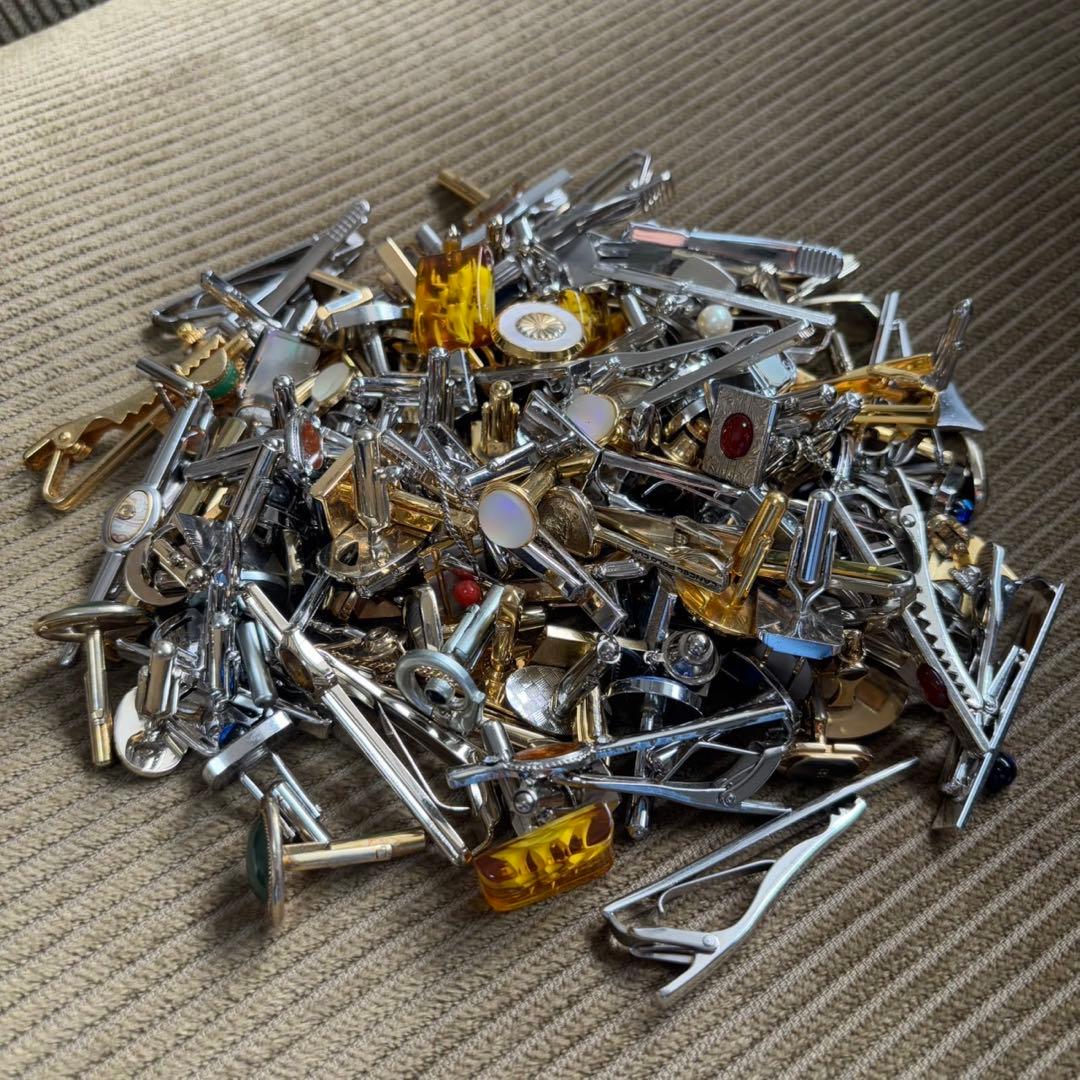遺品整理 大量アクセサリー 時計 まとめ売り ブローチ ネクタイピン 刻印未検品