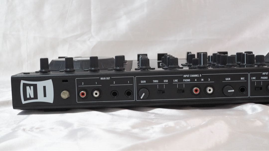 TRAKTOR KONTROL S4 MK2 DJコントローラー