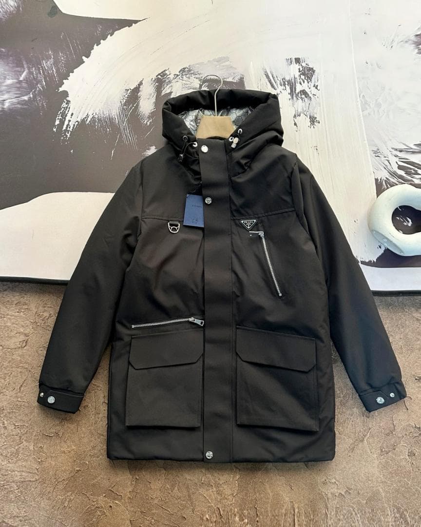 ブラック フード付きダウンジャケット