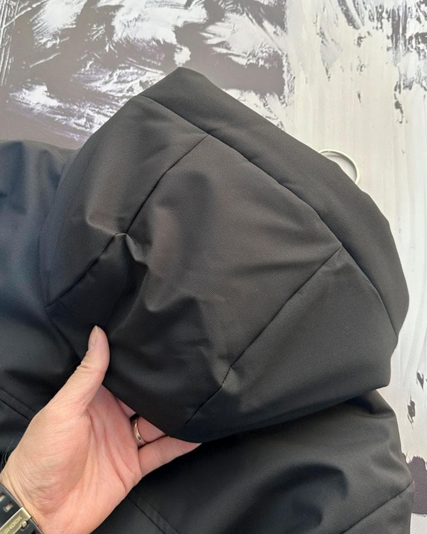 ブラック フード付きダウンジャケット