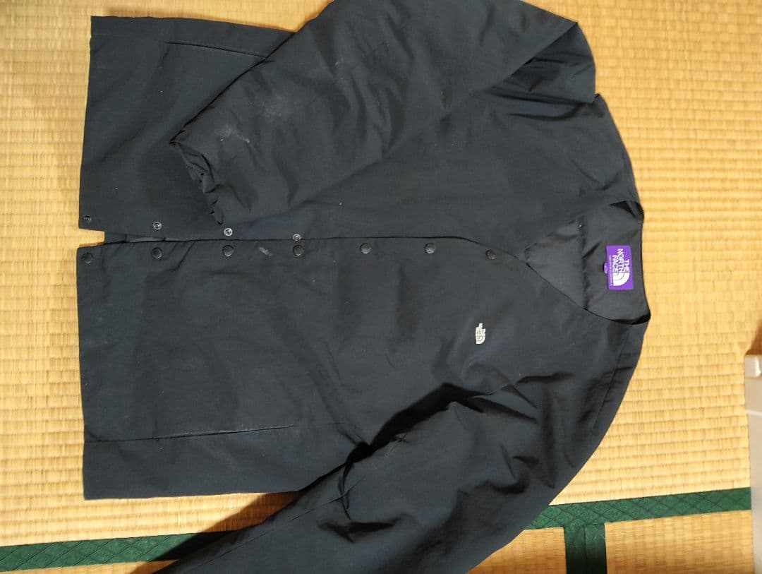 ノースフェイス　ノーカラーライトダウン