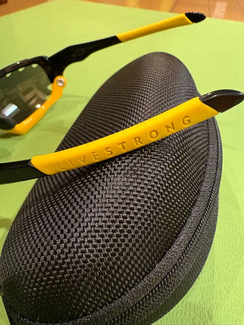OAKLEY JAWBONE LIVESTRONG 中古