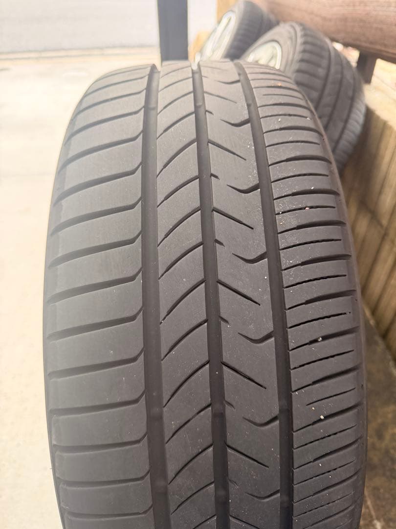 【美品】送料込み　アルヴェル純正ホイール25年製タイヤ　ハイグロス　ノアヴォクシ