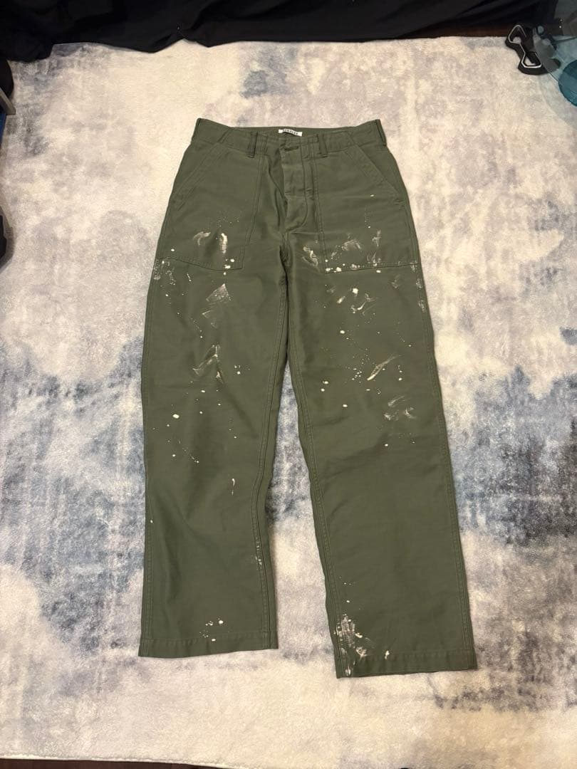 AURALEEカーキ ペインターパンツ