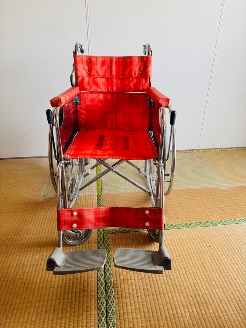 車椅子　介護用品　日本ウイール・チャアイイ　介助用軽量　車椅子　自走式