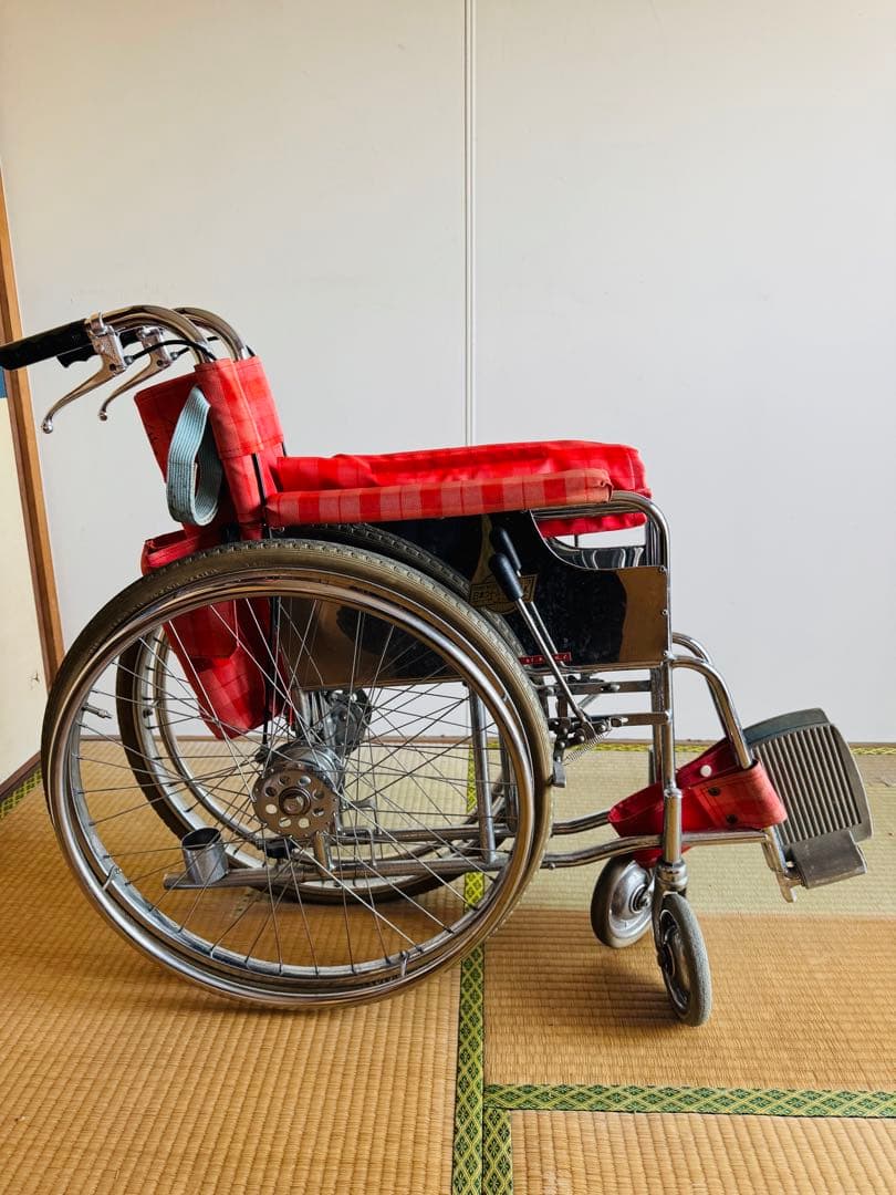 車椅子　介護用品　日本ウイール・チャアイイ　介助用軽量　車椅子　自走式