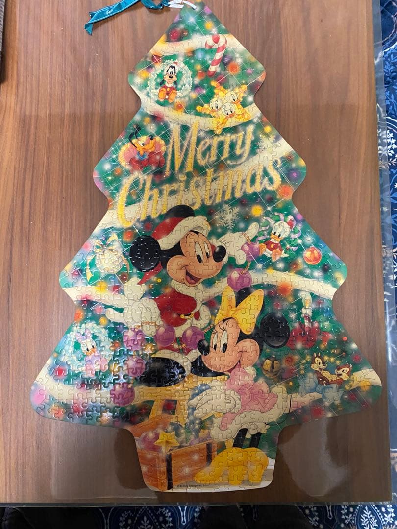 クリスマスツリー型 ミッキーとミニーのジグソーパズル(完成品、リボン付き)