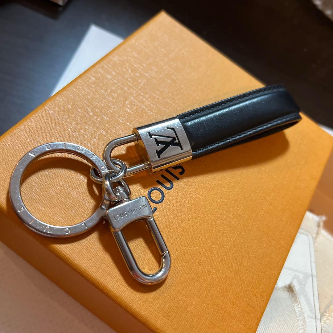 ルイ・ヴィトンキーリング黒！美品！