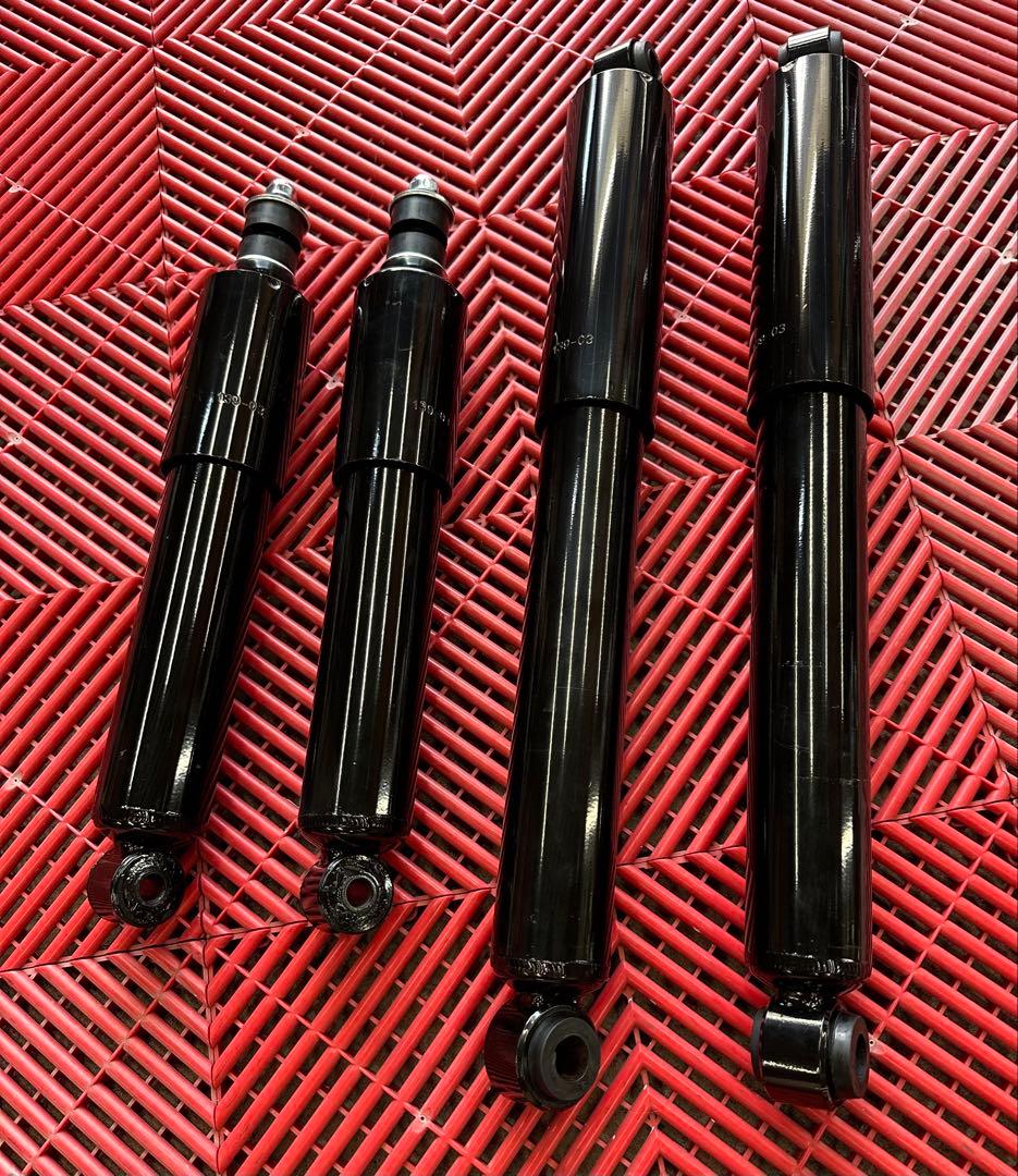 200系 ハイエース ローダウン車専用ショートショック前後セット　美品